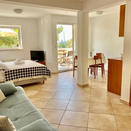 Apartments Villa Medic Brela Zewnętrze zdjęcie