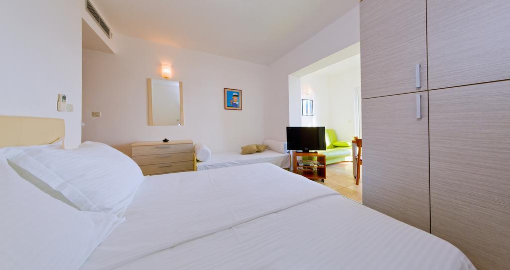 Apartments Villa Medic Brela Zewnętrze zdjęcie