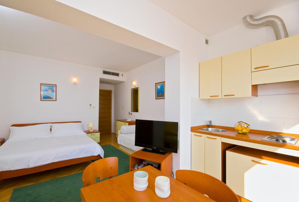 Apartments Villa Medic Brela Zewnętrze zdjęcie