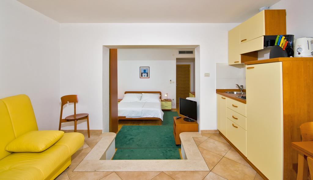 Apartments Villa Medic Brela Zewnętrze zdjęcie