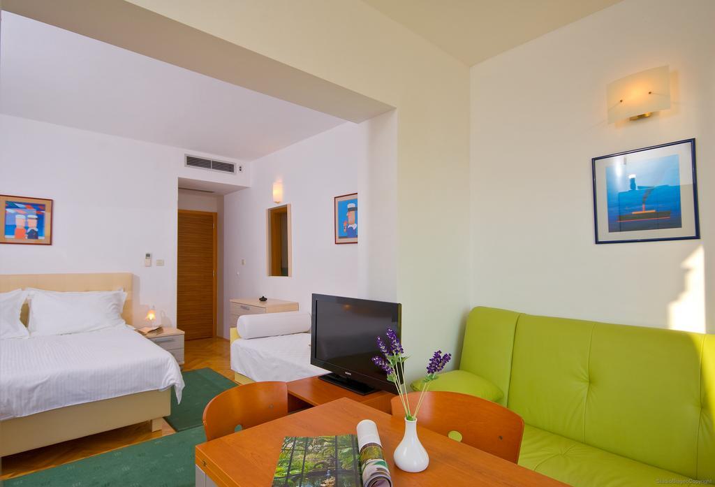 Apartments Villa Medic Brela Zewnętrze zdjęcie