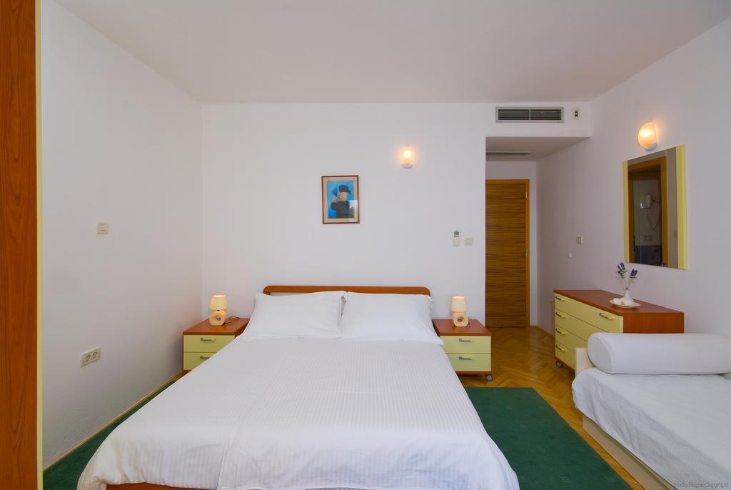 Apartments Villa Medic Brela Zewnętrze zdjęcie