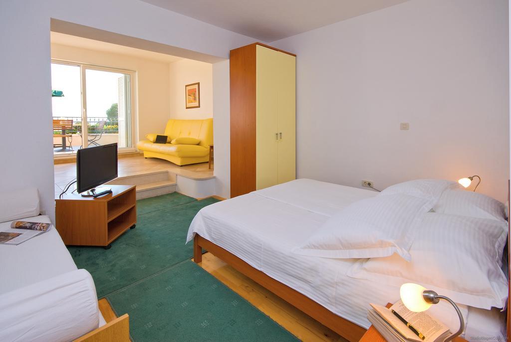 Apartments Villa Medic Brela Zewnętrze zdjęcie